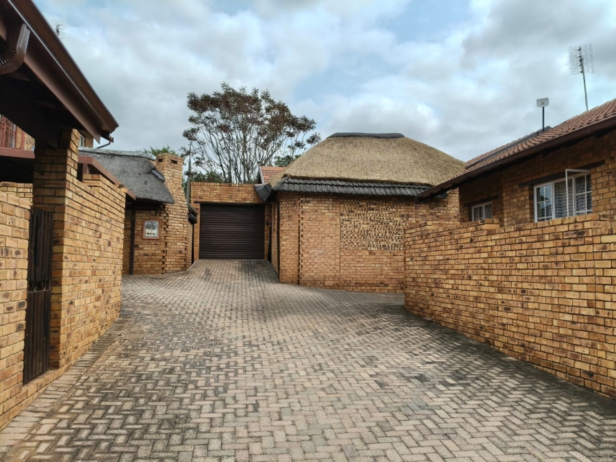 3 Bedroom Property for Sale in Safari Gardens North West